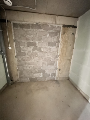 Продам трехкомнатную (3-комн.) квартиру, Григорьева ул, 12к1, Новороссийск г