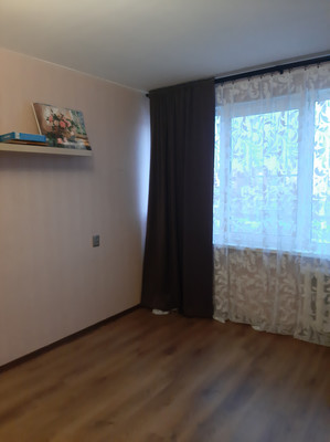 Продам трехкомнатную (3-комн.) квартиру, Школьная ул, 24, Коммунар г