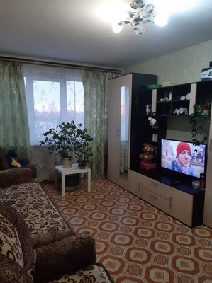 Продам трехкомнатную (3-комн.) квартиру, Школьная ул, 24, Коммунар г