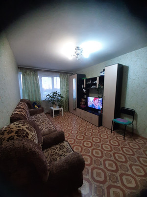 Продам трехкомнатную (3-комн.) квартиру, Школьная ул, 24, Коммунар г