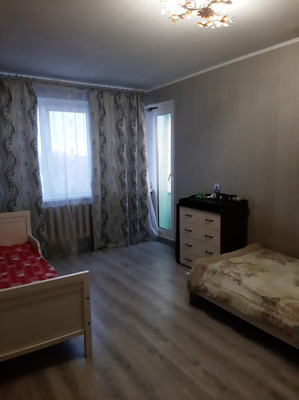 Продам трехкомнатную (3-комн.) квартиру, Школьная ул, 24, Коммунар г