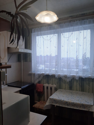 Продам трехкомнатную (3-комн.) квартиру, Школьная ул, 24, Коммунар г