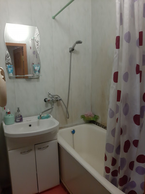 Продам трехкомнатную (3-комн.) квартиру, Школьная ул, 24, Коммунар г