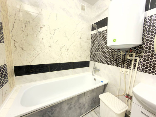 Продам двухкомнатную (2-комн.) квартиру, Галеева ул, 8ак1, Казань г