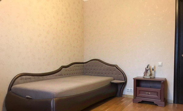 Сдам трехкомнатную (3-комн.) квартиру, Мосфильмовская ул, 17/25, Москва г