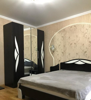 Сдам трехкомнатную (3-комн.) квартиру, Мосфильмовская ул, 17/25, Москва г