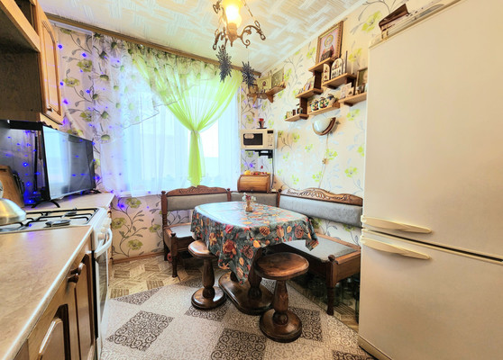 Продам трехкомнатную (3-комн.) квартиру, Д мкр, 25, Новомичуринск г