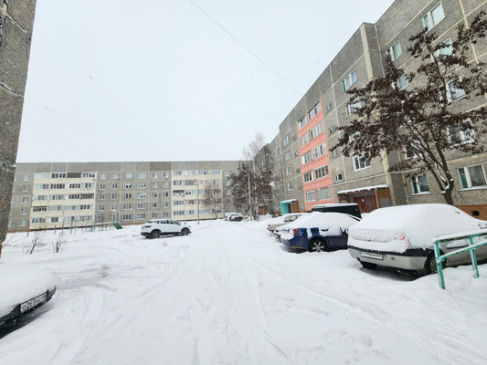 Продам трехкомнатную (3-комн.) квартиру, Д мкр, 25, Новомичуринск г