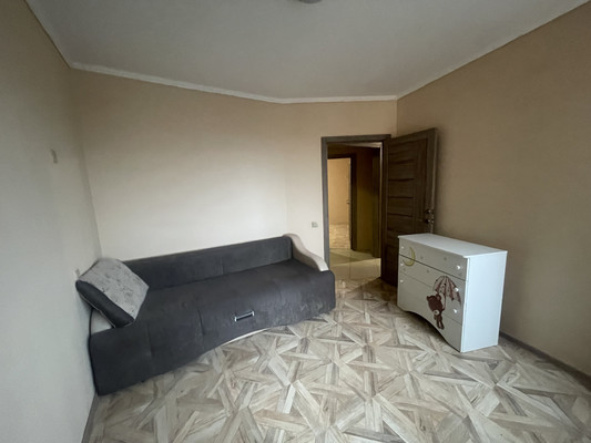 Продам трехкомнатную (3-комн.) квартиру, Баулинская (Новые Островцы мкр) ул, 4, Островцы д