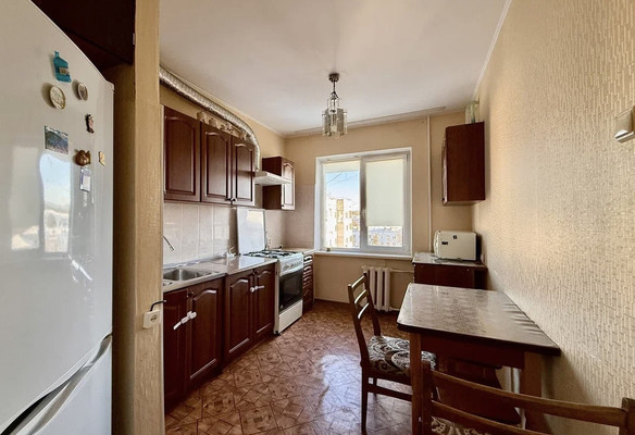 Продам трехкомнатную (3-комн.) квартиру, 60 лет Октября ул, 4, Симферополь г