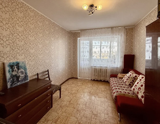 Продам трехкомнатную (3-комн.) квартиру, 60 лет Октября ул, 4, Симферополь г