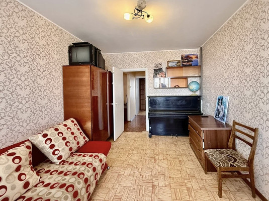 Продам трехкомнатную (3-комн.) квартиру, 60 лет Октября ул, 4, Симферополь г