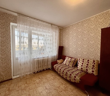 Продам трехкомнатную (3-комн.) квартиру, 60 лет Октября ул, 4, Симферополь г