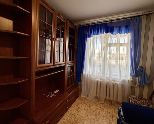 Продам трехкомнатную (3-комн.) квартиру, 60 лет Октября ул, 4, Симферополь г