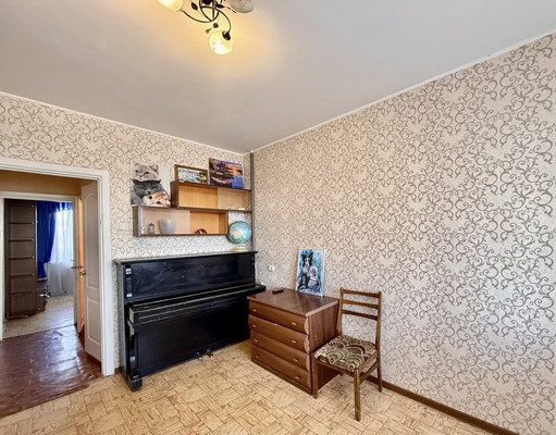 Продам трехкомнатную (3-комн.) квартиру, 60 лет Октября ул, 4, Симферополь г