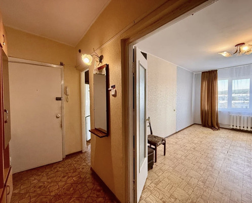 Продам трехкомнатную (3-комн.) квартиру, 60 лет Октября ул, 4, Симферополь г