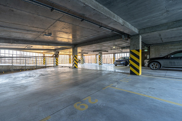 Продам машиноместо 13 м2, Галеева ул, 18, Казань г