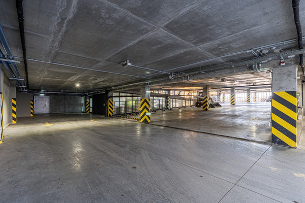 Продам машиноместо 13 м2, Галеева ул, 18, Казань г