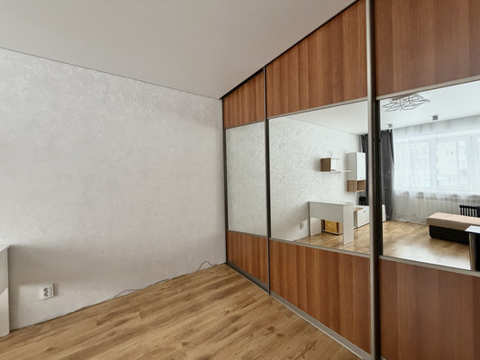 Продам однокомнатную (1-комн.) квартиру, Докучаева ул, 11, Брянск г