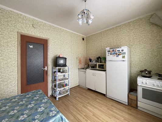 Продам трехкомнатную (3-комн.) квартиру, Брусилова ул, 15, Москва г