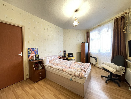 Продам трехкомнатную (3-комн.) квартиру, Брусилова ул, 15, Москва г