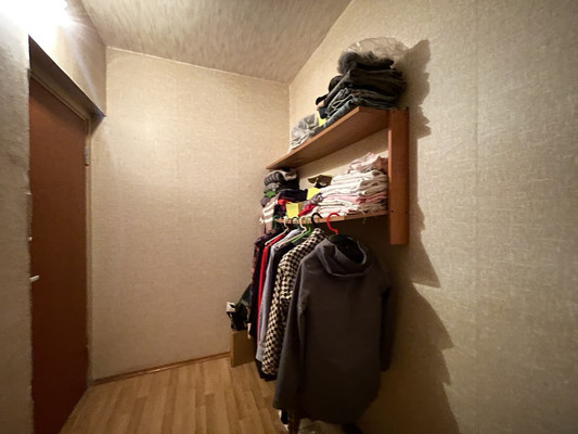 Продам трехкомнатную (3-комн.) квартиру, Брусилова ул, 15, Москва г