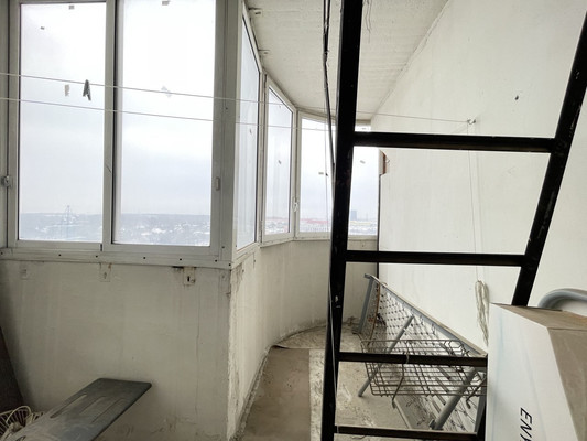 Продам трехкомнатную (3-комн.) квартиру, Брусилова ул, 15, Москва г