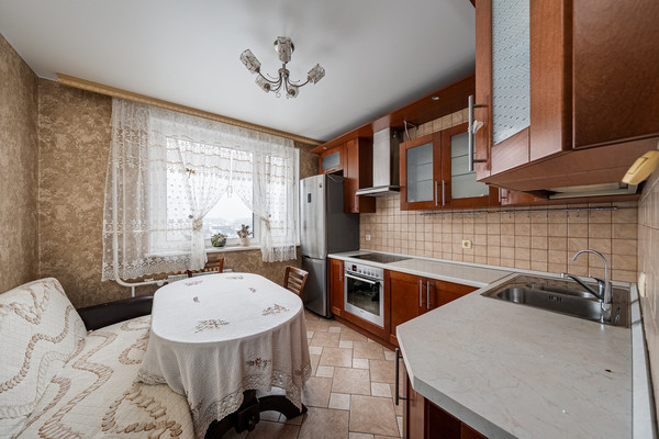 Продам трехкомнатную (3-комн.) квартиру, Волынская ул, 10, Москва г