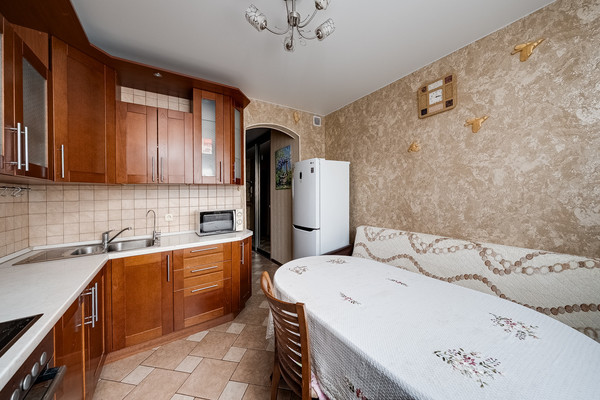 Продам трехкомнатную (3-комн.) квартиру, Волынская ул, 10, Москва г