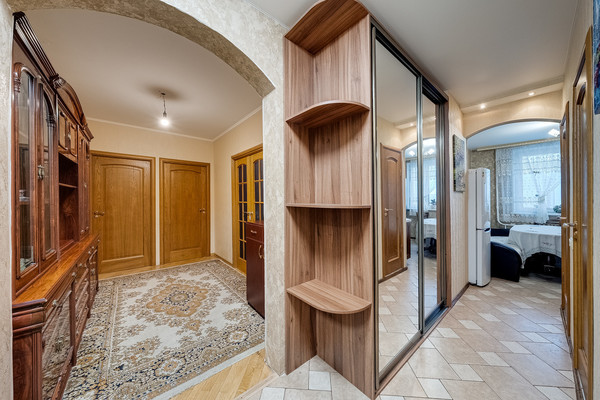 Продам трехкомнатную (3-комн.) квартиру, Волынская ул, 10, Москва г