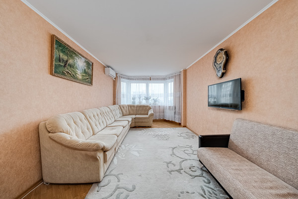 Продам трехкомнатную (3-комн.) квартиру, Волынская ул, 10, Москва г