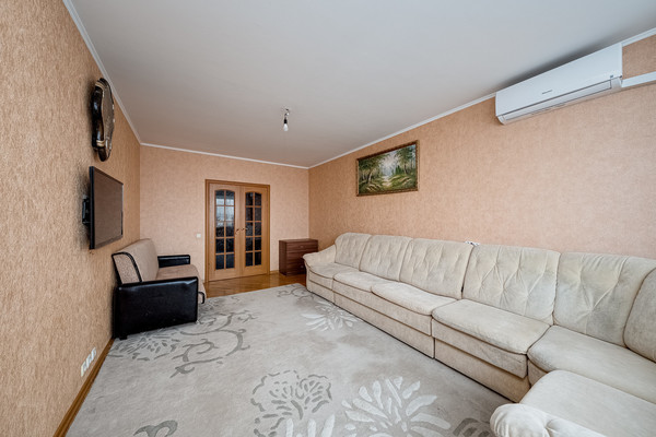 Продам трехкомнатную (3-комн.) квартиру, Волынская ул, 10, Москва г