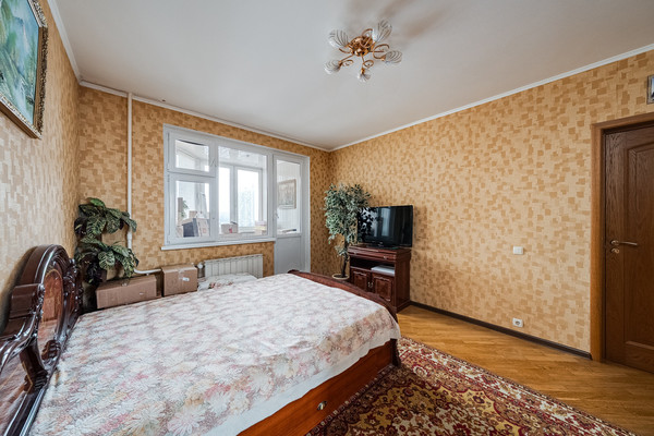 Продам трехкомнатную (3-комн.) квартиру, Волынская ул, 10, Москва г