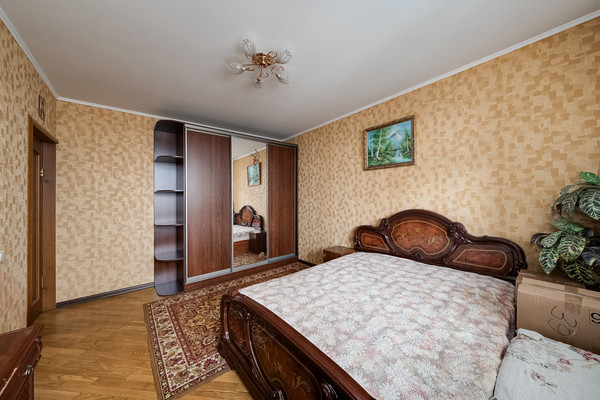 Продам трехкомнатную (3-комн.) квартиру, Волынская ул, 10, Москва г