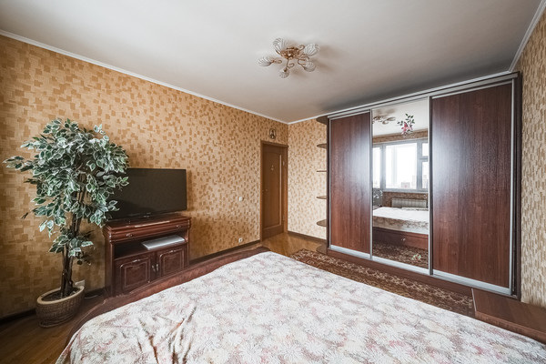 Продам трехкомнатную (3-комн.) квартиру, Волынская ул, 10, Москва г