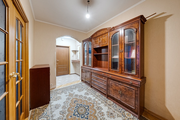 Продам трехкомнатную (3-комн.) квартиру, Волынская ул, 10, Москва г