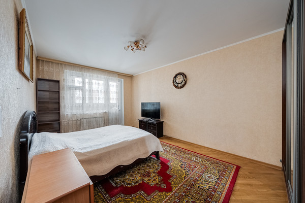 Продам трехкомнатную (3-комн.) квартиру, Волынская ул, 10, Москва г