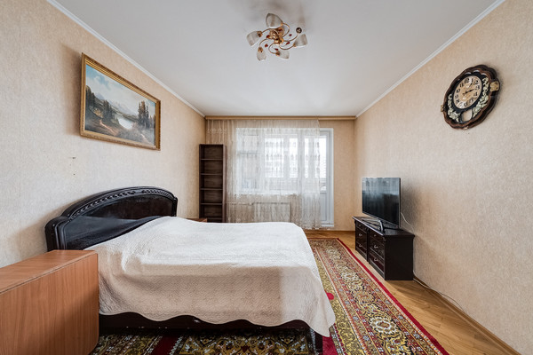 Продам трехкомнатную (3-комн.) квартиру, Волынская ул, 10, Москва г