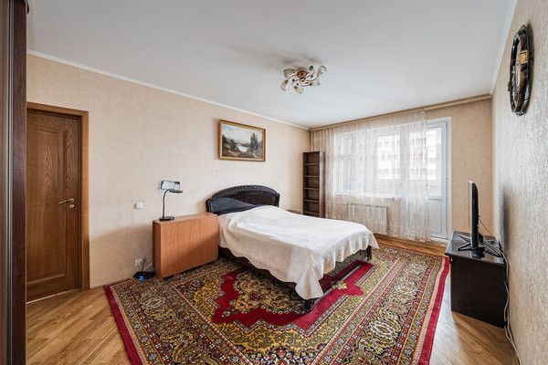 Продам трехкомнатную (3-комн.) квартиру, Волынская ул, 10, Москва г