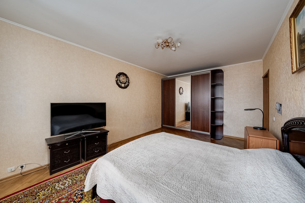 Продам трехкомнатную (3-комн.) квартиру, Волынская ул, 10, Москва г