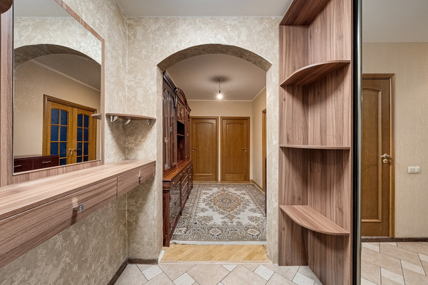 Продам трехкомнатную (3-комн.) квартиру, Волынская ул, 10, Москва г