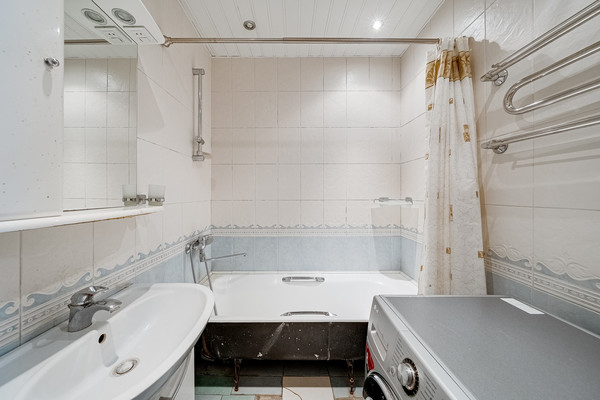 Продам трехкомнатную (3-комн.) квартиру, Волынская ул, 10, Москва г