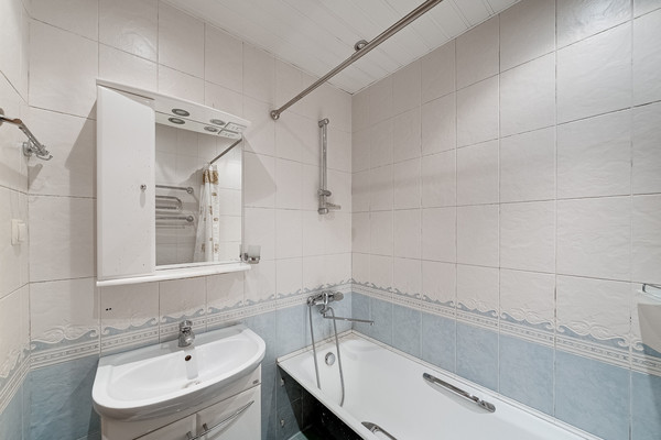 Продам трехкомнатную (3-комн.) квартиру, Волынская ул, 10, Москва г