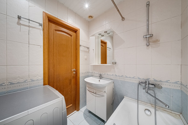 Продам трехкомнатную (3-комн.) квартиру, Волынская ул, 10, Москва г