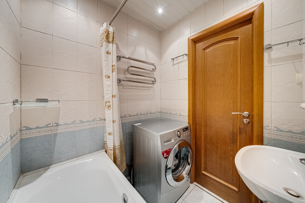 Продам трехкомнатную (3-комн.) квартиру, Волынская ул, 10, Москва г