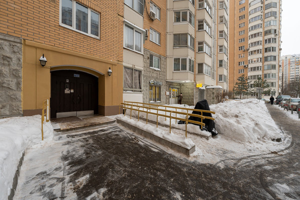 Продам трехкомнатную (3-комн.) квартиру, Волынская ул, 10, Москва г