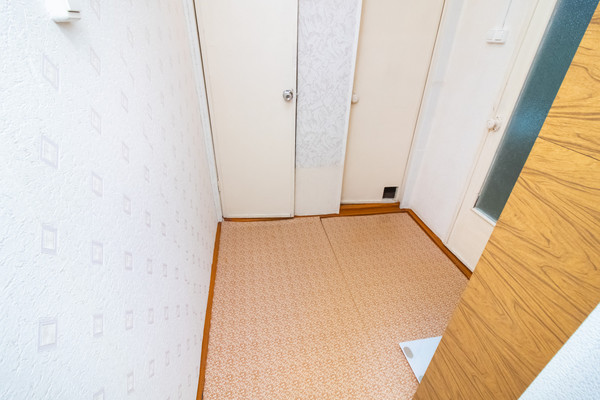 Продам двухкомнатную (2-комн.) квартиру, Школьная ул, 4, Ханты-Мансийск г