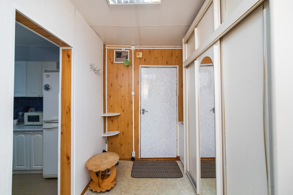 Продам двухкомнатную (2-комн.) квартиру, Школьная ул, 4, Ханты-Мансийск г