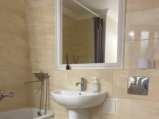 Продам двухкомнатную (2-комн.) квартиру, Молодых Подпольщиков пер, 7, Симферополь г