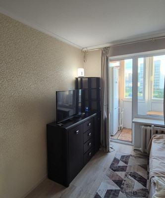 Продам однокомнатную (1-комн.) квартиру, Русская ул, 38а, Симферополь г